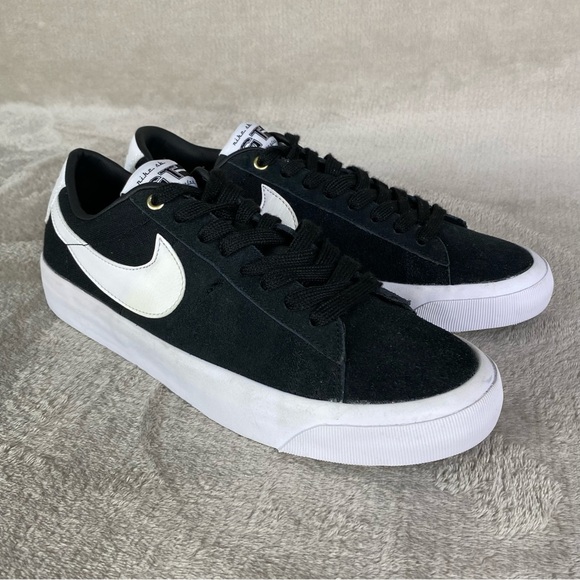 Nike SB Zoom Blazer GT Mens Sneakers Shoes Size 8 Black White Suede Low NEW